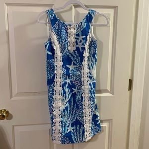 Lilly Pulitzer shift dress. EUC Size 0 Blue & White